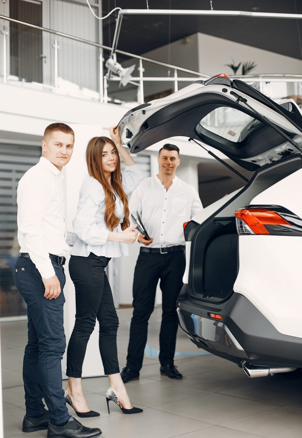 stylish-and-elegant-couple-in-a-car-salon